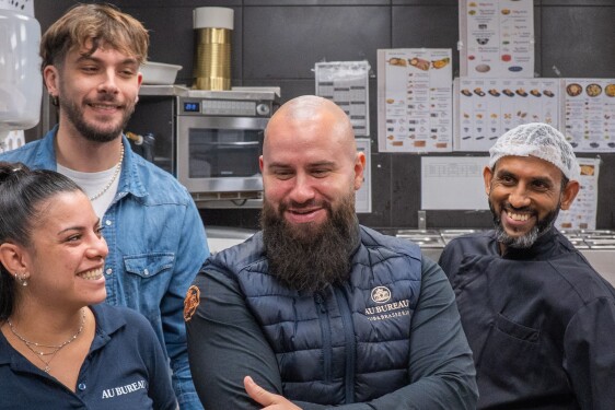 AU BUREAU - Briefing